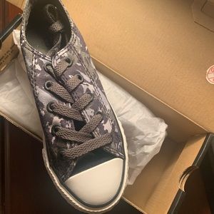 Chuck Taylor Ox Low Top Sneaker - Charcoal Camo